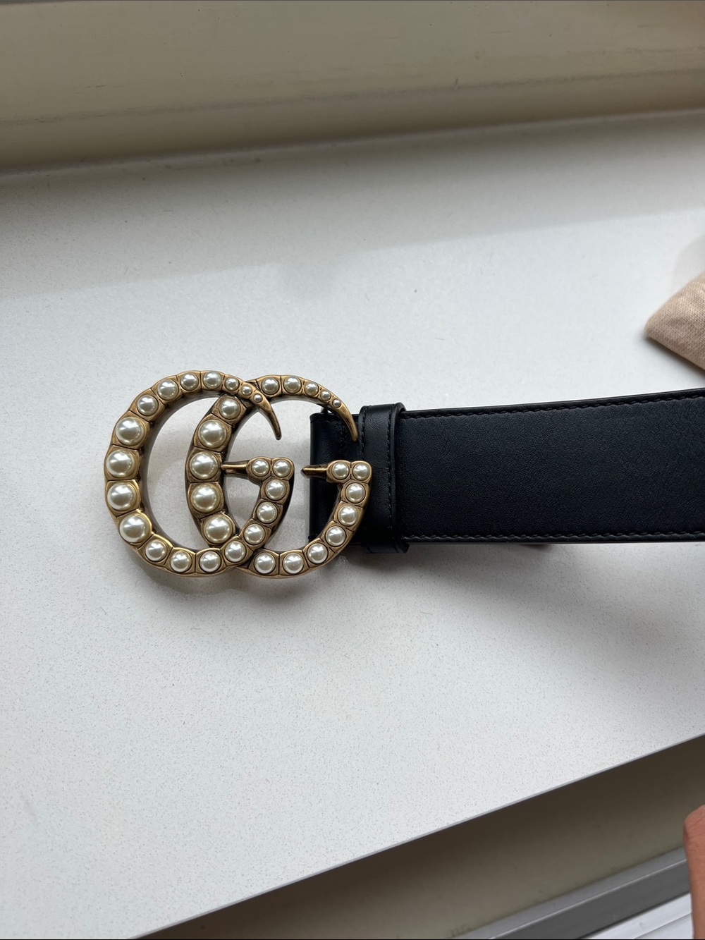 Gucci Black Leather Belt with Pearl-Embellished Gold GG Buckle - Picture 2 of 6
